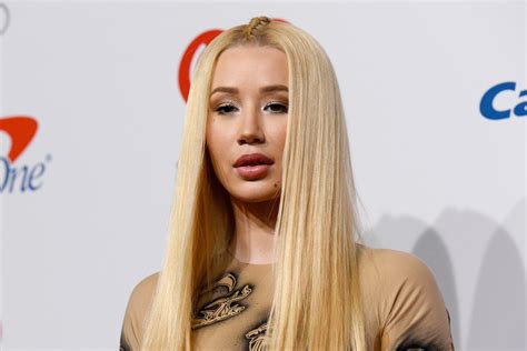 iggy azalea nude pictures|Iggy Azalea announces she has left social media after nude。